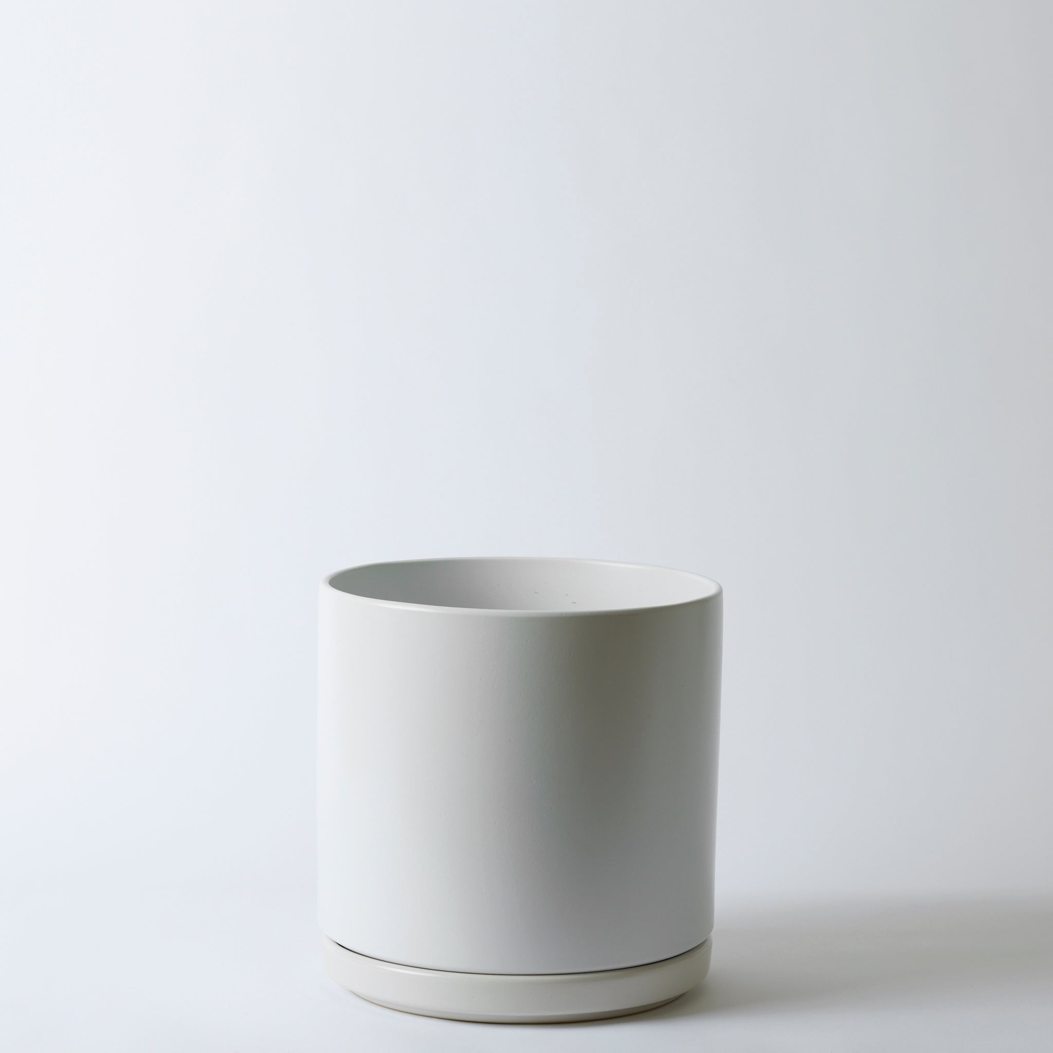 Плантатор для твердых грузов с блюдцем